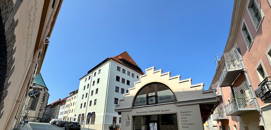 Ansicht der Kanzlei von Lehleiter + Partner in Bautzen mit der Adresse An den Fleischbänken 5 gegenüber des Restaurants Wjelbik.